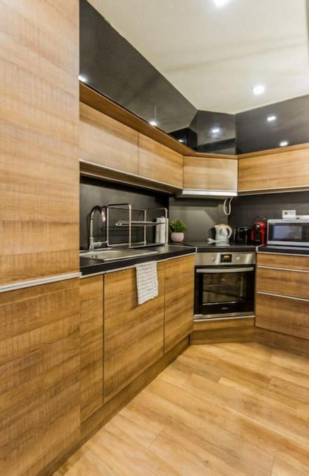 Charming By Newave Apartment *